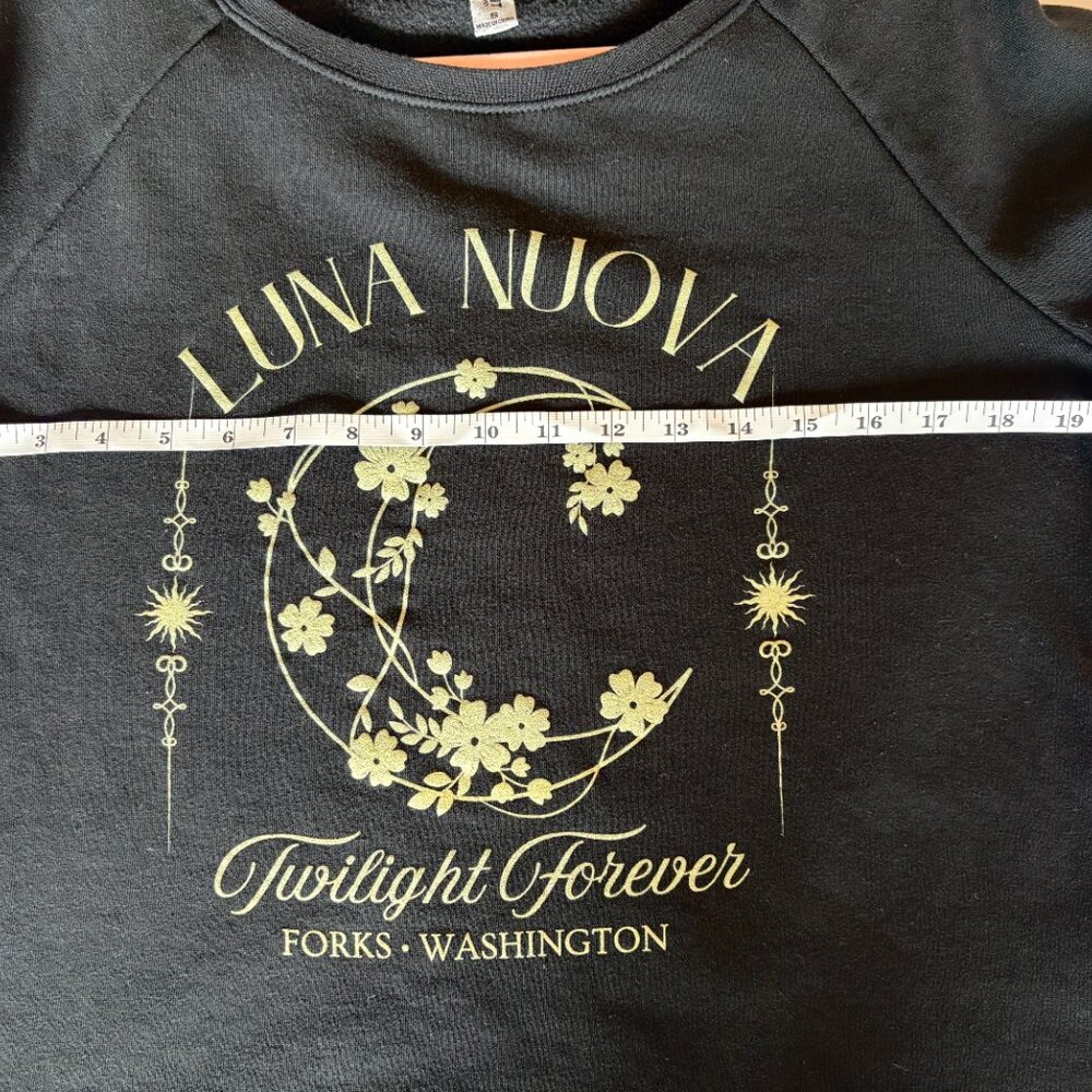 Luna Nuova Twilight Forever Forks WA Sweatshirt Small Black Graphic Pullover - Picture 6 of 6